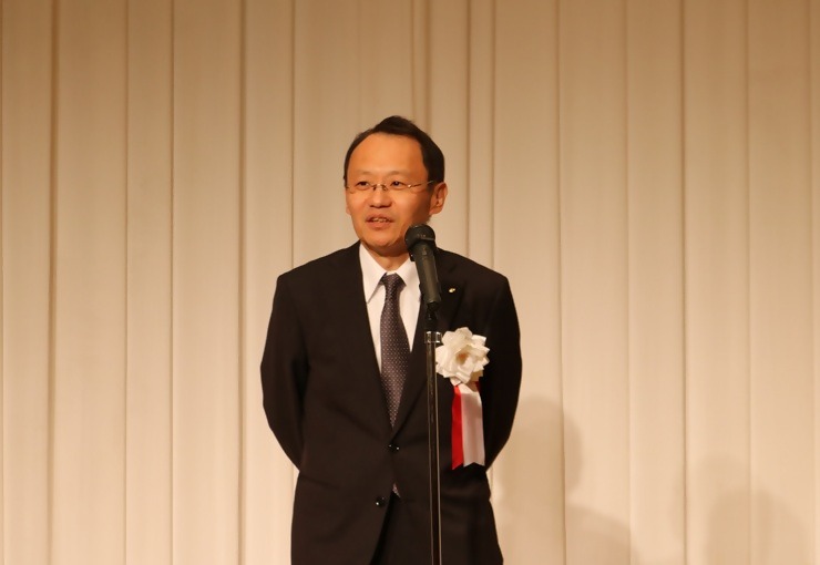[Greetings from Vice Governor Kuwata at the social gathering]