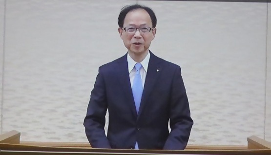 [Organizer: Greetings from Governor Sato]